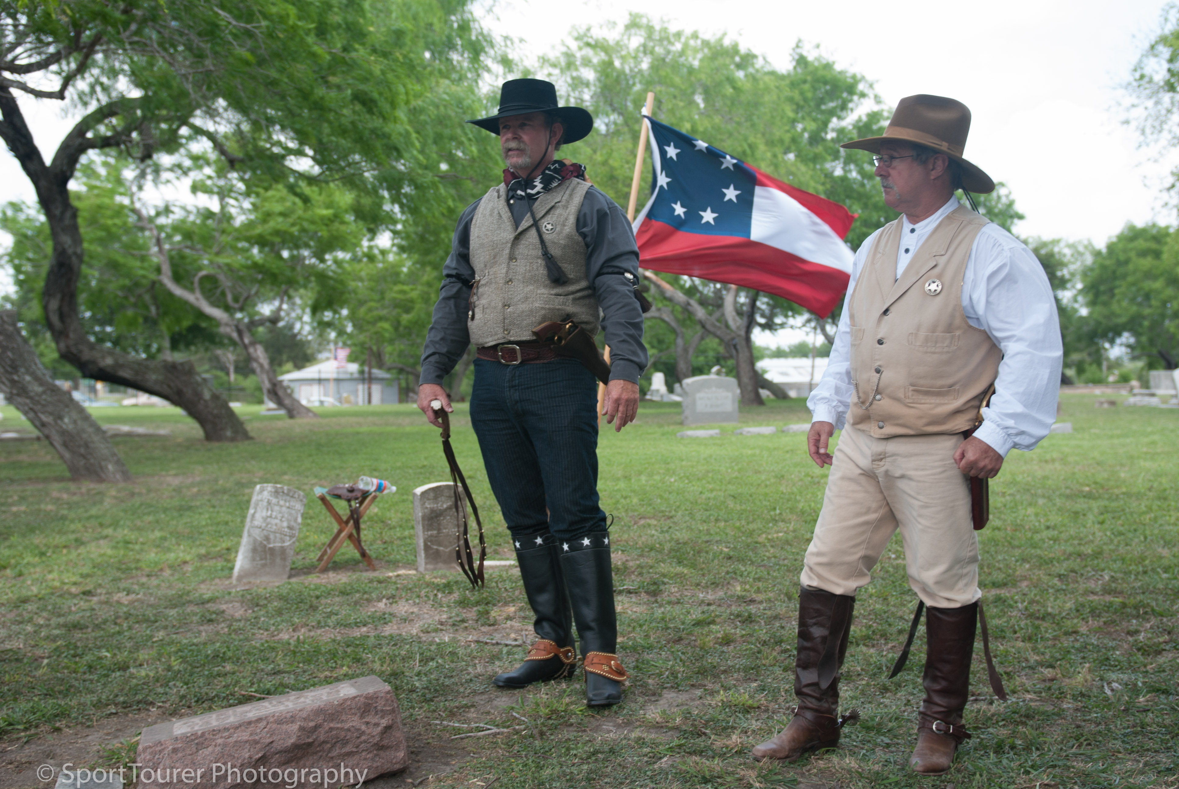  Meeting the Pinkertons. 