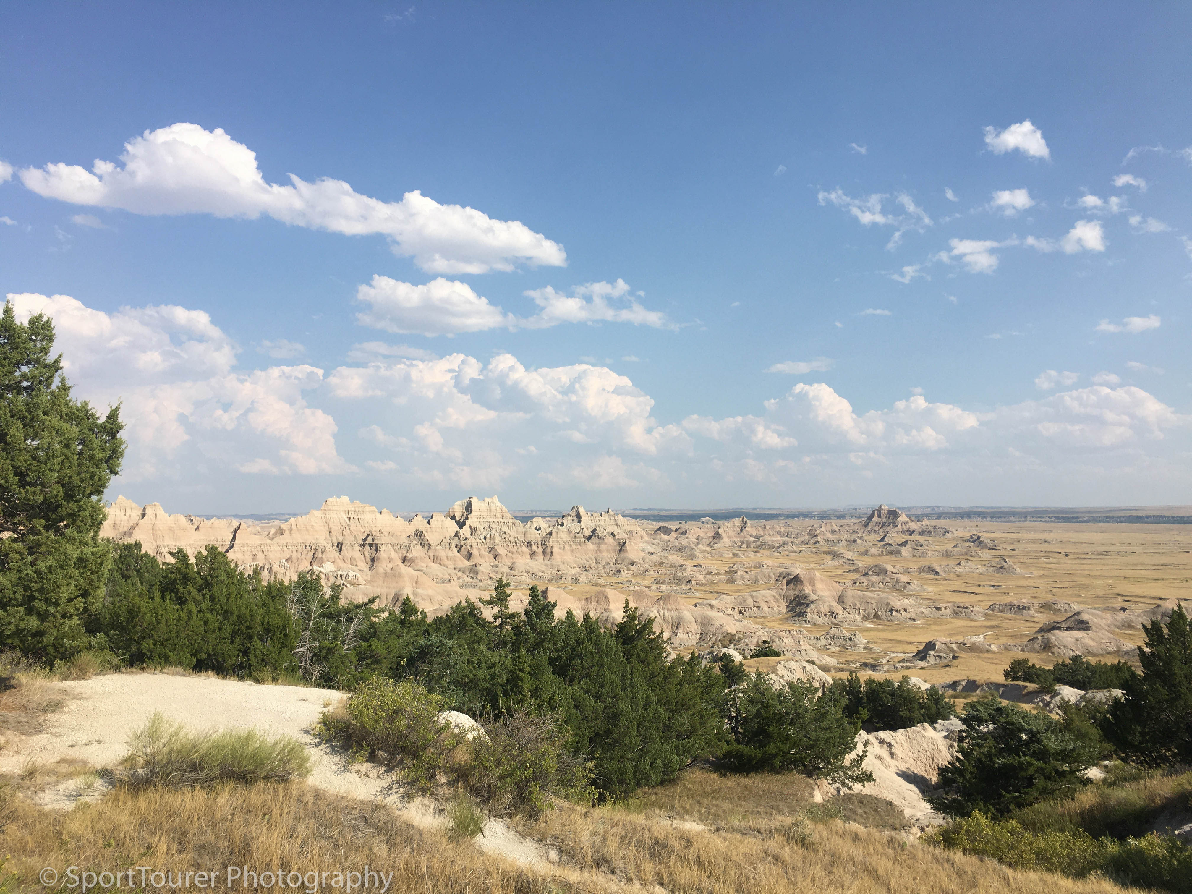  Stunning view into the Badlands basin. 