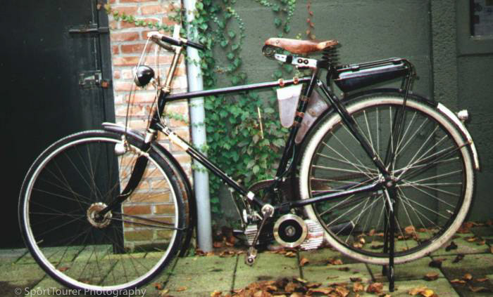  An almost dead-ringer of our Agrati-Garelli motorized bicycles 