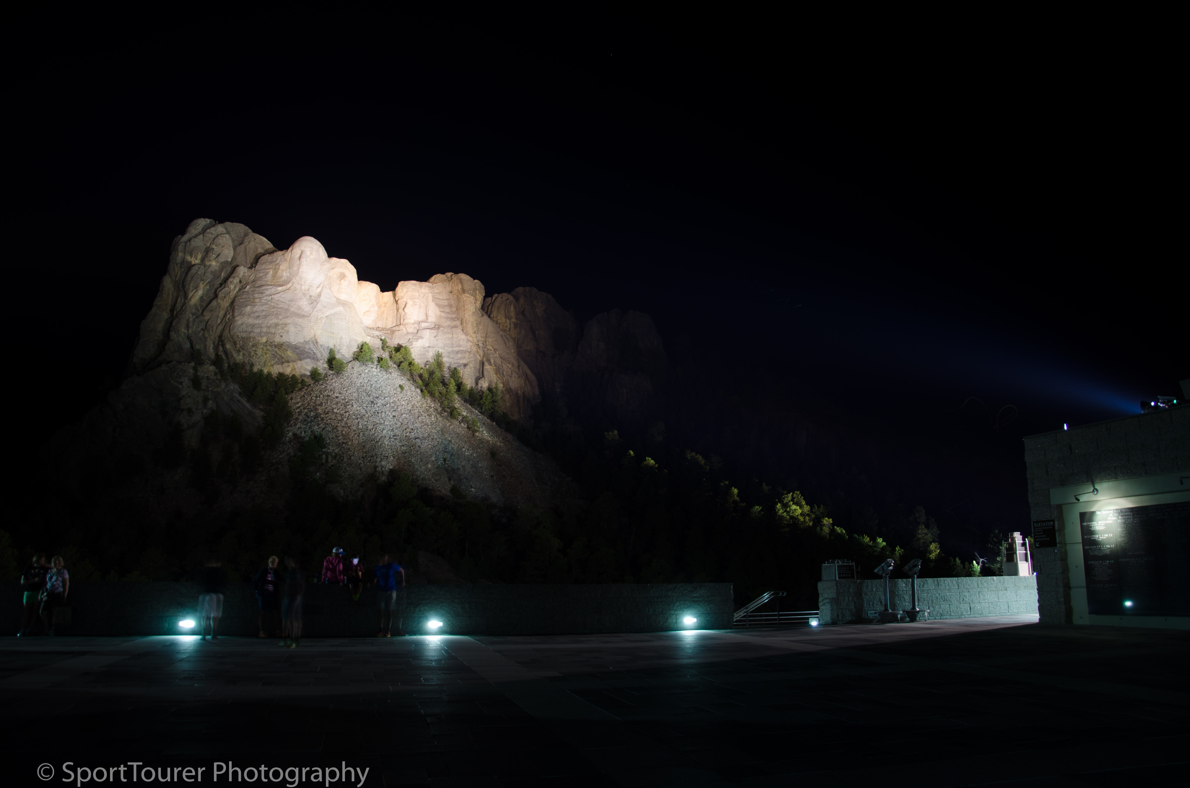  Night show at the Monument. 