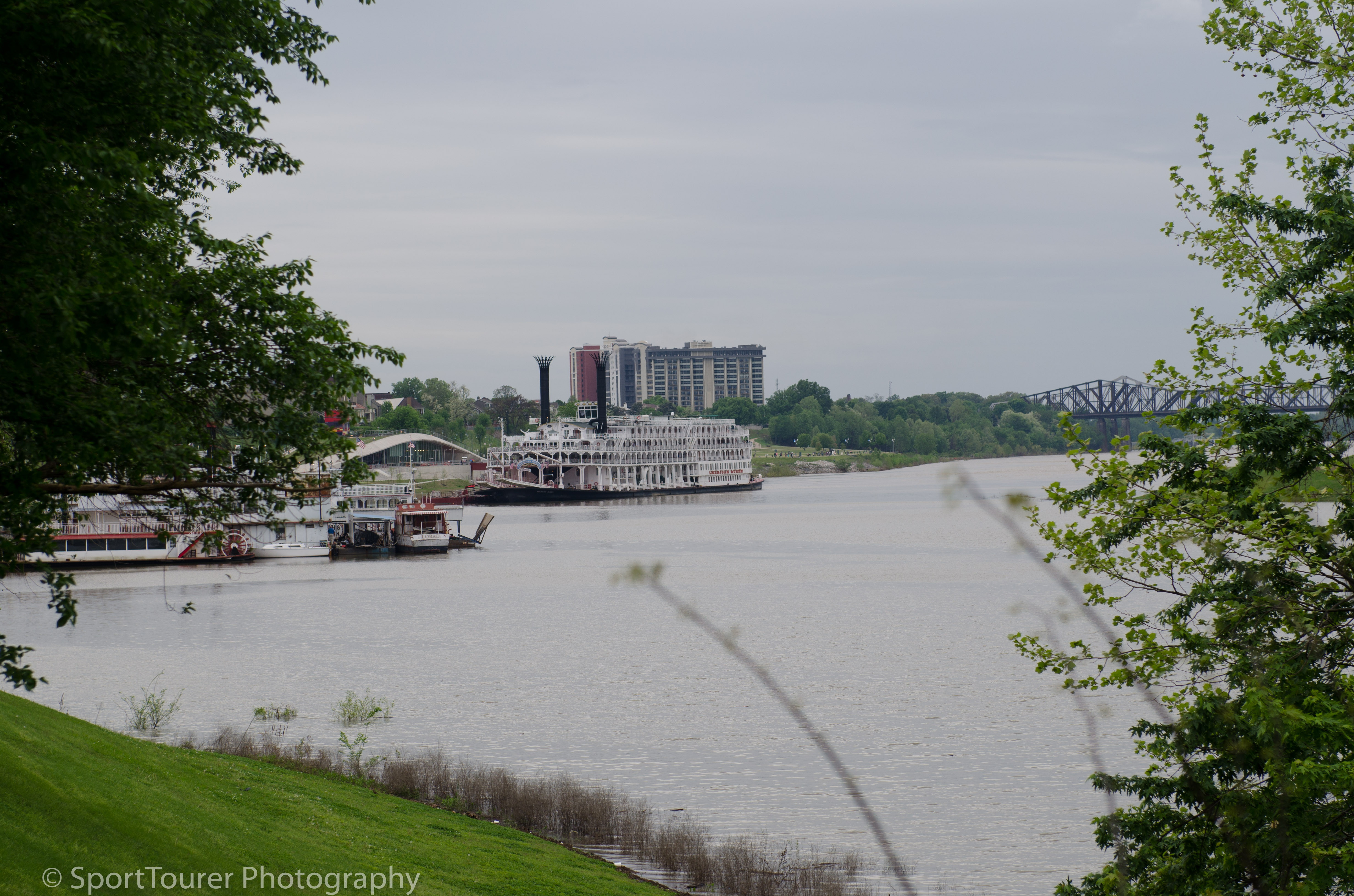  Steam-powered river boat on the Wolf River, downtown Memphis, TN. 